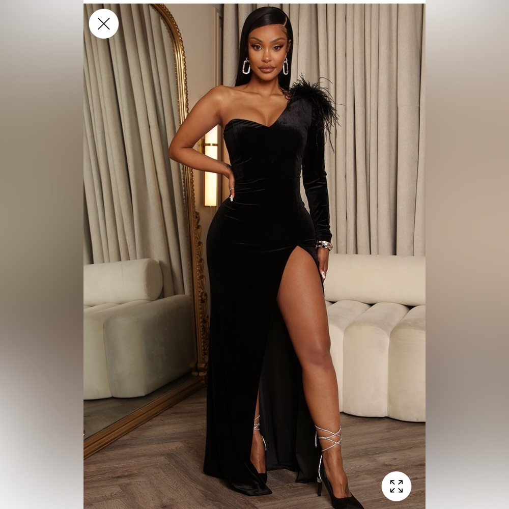 Elegant Black Velvet One-Shoulder Dress